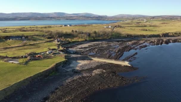 Aerial view of the pier at Ballyederland by St Johns Point in County Donegal - Ireland. — Stok video