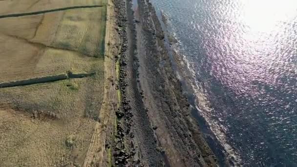 Aerial view of the mazing coast at St Johns Point next to Portned Island in County Donegal - Ireland. — Stok video