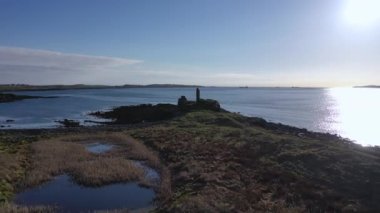 McSwynes Şatosu Donegal, İrlanda 'daki St Johns Point' te yer almaktadır..