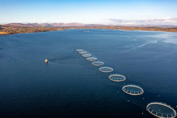 Luftaufnahme einer Fischfarm in der Grafschaft Donegal - Irland — Stockfoto