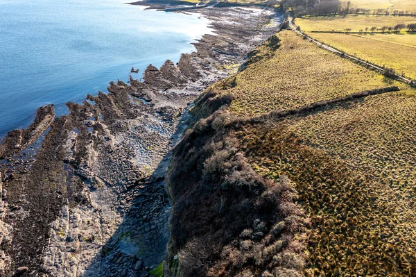ドニゴール州セント・ジョンズ・ポイントによるバリエダーランドの驚くべき岩の海岸の空中ビュー-アイルランド. — ストック写真