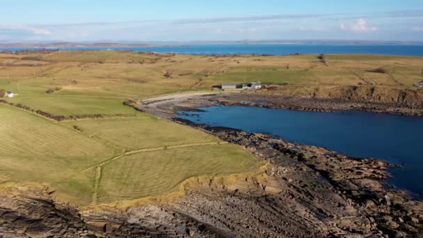 位于爱尔兰多尼加县波特曼岛旁边的圣约翰角的令人惊奇的海岸的空中景观 — 图库视频影像