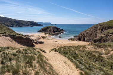 İrlanda 'nın Donegal ilçesindeki Boyeghether Körfezi olarak bilinen Cinayet Deliği plajının hava görüntüsü..
