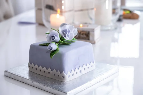 장미가 아름다운 케이크 — 스톡 사진