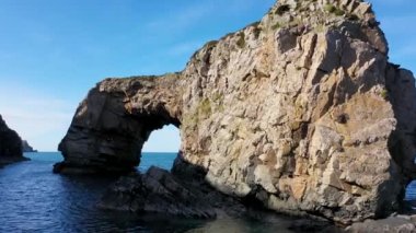 Büyük Pollet Deniz Kemerinin havadan görünüşü, Fanad Yarımadası, County Donegal, İrlanda.