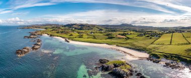 Büyük Pollet Deniz Kemerinin havadan görünüşü, Fanad Yarımadası, County Donegal, İrlanda.