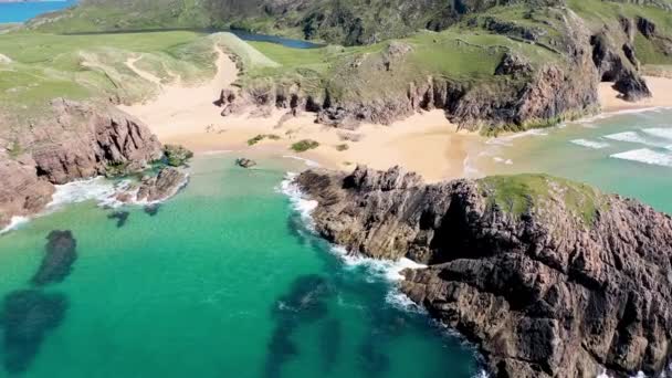 Rough Island Murder Hole 해변의 명칭은 Boyeeghether Bay County Donegal — 비디오