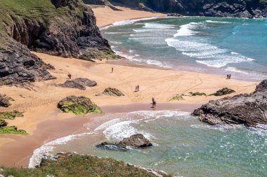 The Murder Hole plajı, resmi adı Boyeeghether Bay County Donegal, İrlanda.