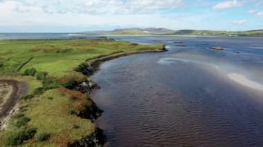 Donegal, İrlanda 'daki Lettermacaward' ın Gweebarra Körfezi..