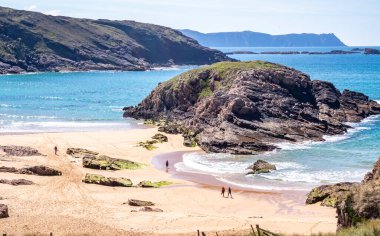 The Murder Hole plajı, resmi adı Boyeeghether Bay County Donegal, İrlanda.