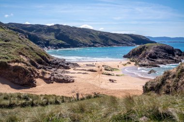 The Murder Hole plajı, resmi adı Boyeeghether Bay County Donegal, İrlanda.