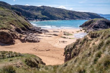 The Murder Hole plajı, resmi adı Boyeeghether Bay County Donegal, İrlanda.
