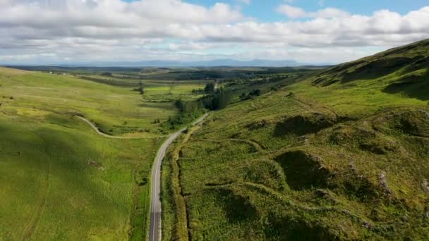 Luftaufnahme Der Straße Zwischen Ardara Und Killybegs County Donegal Republik — Stockvideo