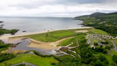 Killybegs, İrlanda 'nın Killybegs ilçesinin Fintra sahilindeki GAA sahası..
