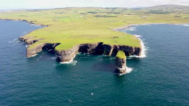 Aerial View Dun Briste Sea Stick Downpatrick Head County Mayo — Wideo stockowe