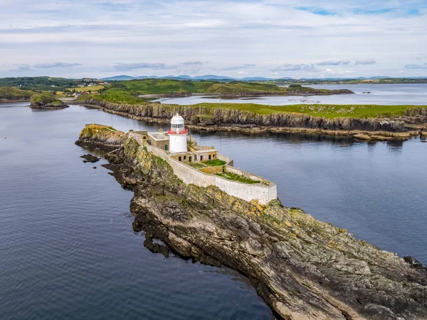 Aeronáutica Farol Ilha Podre Com Cabeça Carntullagh Segundo Plano Condado — Fotografia de Stock