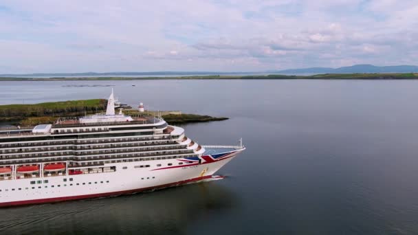 Killybegs Ireland July 2022 Arcadia Cruise Ship Cruises Fleet Leaving — стоковое видео