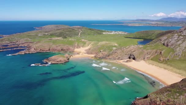 Luftaufnahme Des Strandes Murder Hole Offiziell Boyeghether Bay Der Grafschaft — Stockvideo