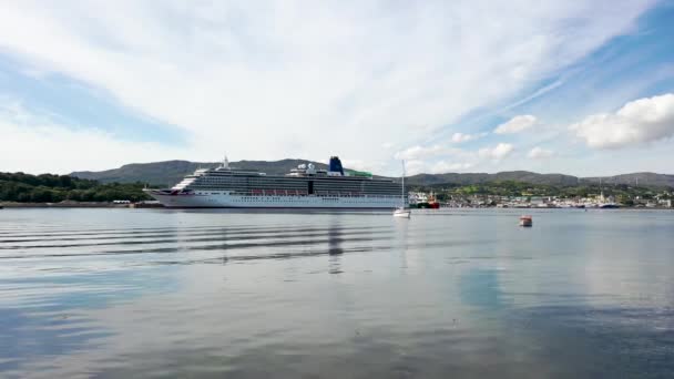 Killybegs Ireland July 2022 Arcadia Cruise Ship Cruises Fleet Leaving — Vídeo de Stock