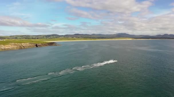 Aerial Jet Ski Driving Atlantic Ocean Dwoning County Donegal Ireland — 비디오