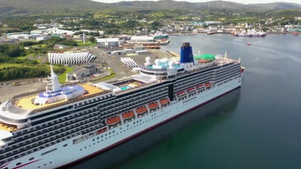 Killybegs Ireland July 2022 Arcadia Cruise Ship Cruises Fleet Leaving — 비디오
