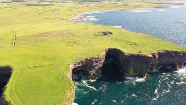 Aerial View Dun Briste Sea Stick Downpatrick Head County Mayo — Stockvideo