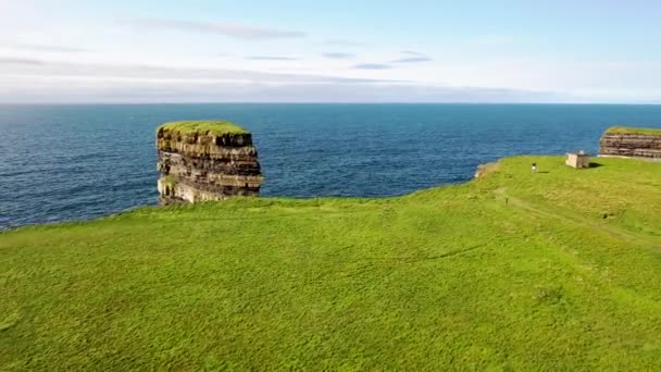 Aerial View Dun Briste Sea Stick Downpatrick Head County Mayo — Wideo stockowe