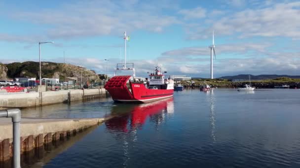 Burtonport County Donegal Ireland August 2022 Ferry Leaving Arranmore — Vídeo de stock