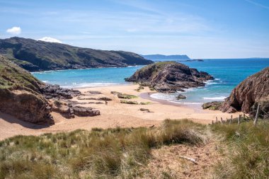 The Murder Hole plajı, resmi adı Boyeeghether Bay County Donegal, İrlanda.