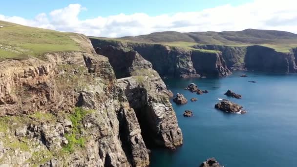 Aerial View Cliffs Lighthouse Island Arranmore County Donegal Irlanti — kuvapankkivideo