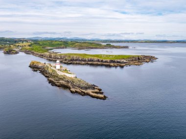 Arka planda Carntullagh Head - County Donegal - İrlanda.