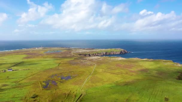 Volando Desde West Town Puerto Hacia Poirtin Ghlais Tory Island — Vídeos de Stock