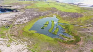 An Lough o Tuaidh 'in Tory Adası, Donegal Bölgesi, İrlanda' daki hava manzarası.