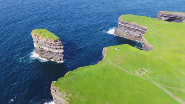 Aerial View Dun Briste Sea Stack Downpatrick Head County Mayo — Vídeos de Stock