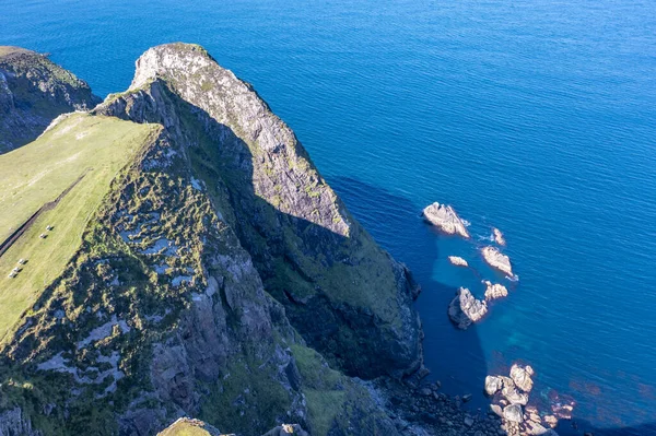 Veduta Aerea Delle Scogliere Vicino Faro Sull Isola Arranmore Nella — Foto Stock