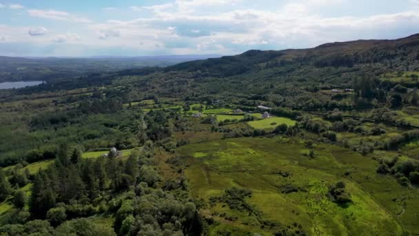 Vista Aérea Ardnamona Por Lough Eske Donegal Irlanda — Vídeo de Stock