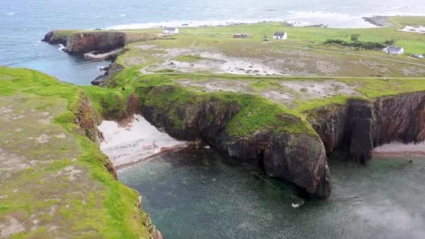 Kliffen Zee Stapels Bij Port Challa Port Duin Tory Island — Stockvideo