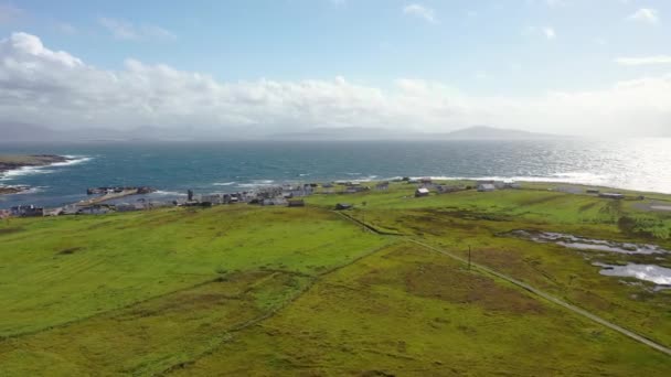 Flying Poirtin Ghlais West Town Harbour Tory Island County Donegal — Stock video
