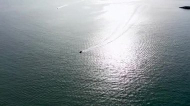 Downings, Donegal, İrlanda 'da Atlantik Okyanusu' nda sürat teknesi..