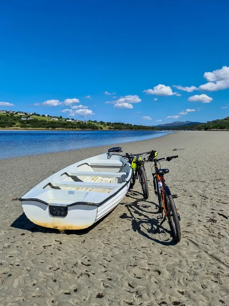 Concept Enjoying Outdoors Bicycle Boat Gweebarra Bay County Donegal Ireland — Stock Photo, Image