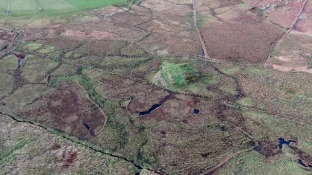 アイルランド共和国ドニゴール州のGlencolumbkileのBeefan Townlandの空中ビュー — ストック動画