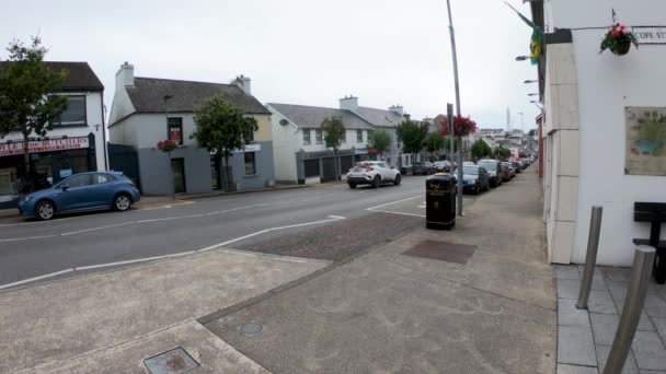 Dungloe County Donegal Irland August 2022 Autos Passieren Die Hauptstraße — Stockvideo
