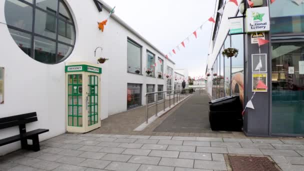 Dungloe County Donegal Ιρλανδια Αυγουστου 2022 Σημαίες Υφαίνονται Στην Οδό — Αρχείο Βίντεο