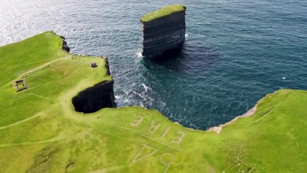 Aerial View Dun Briste Sea Stack Downpatrick Head County Mayo — Vídeo de Stock