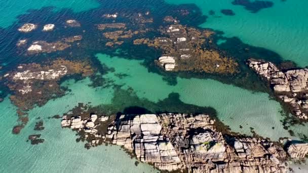 Αεροφωτογραφία Πετρωμάτων Στην Παραλία Cloughcorr Στο Νησί Arranmore Στην Κομητεία — Αρχείο Βίντεο