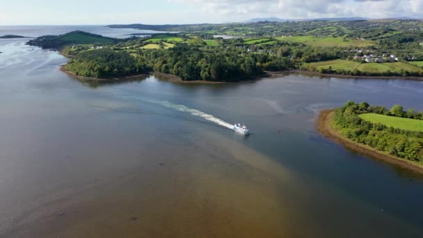 アイルランドのドニゴール州に到着した水上バス — ストック動画