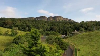 Güzel Binevenagh Dağı Kuzey İrlanda 'da Limavady yakınlarında..