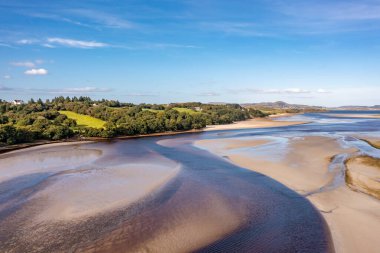 İrlanda 'nın Donegal ilçesindeki Ards Forest Park' taki Tuz Bataklığı 'nın hava görüntüsü..