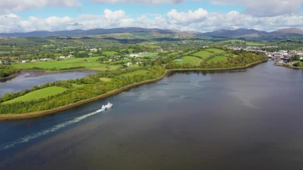 Waterbus Die Aankomt Donegal Town County Donegal Ierland — Stockvideo