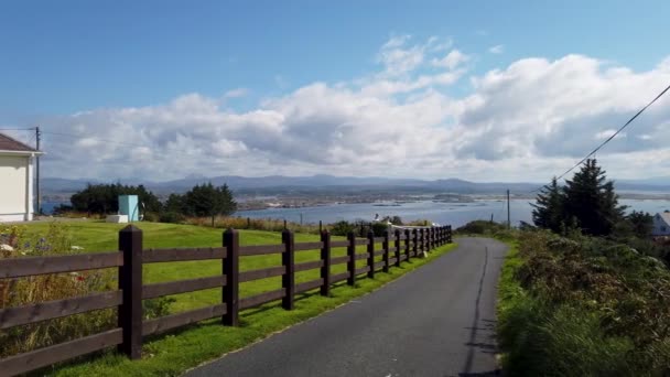 Hermosa Carretera Entre Leabgarrow Faro Isla Arranmore Condado Donegal Irlanda — Vídeos de Stock